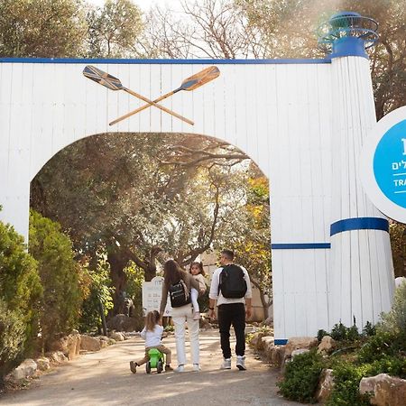 Travel Hotel Gesher Haziv Luaran gambar
