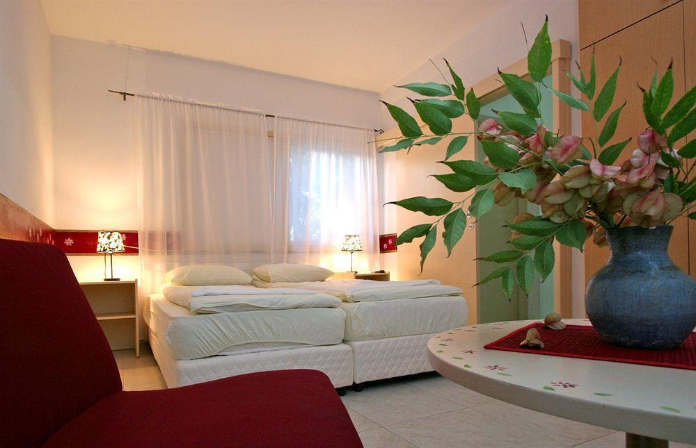 Travel Hotel Gesher Haziv Luaran gambar