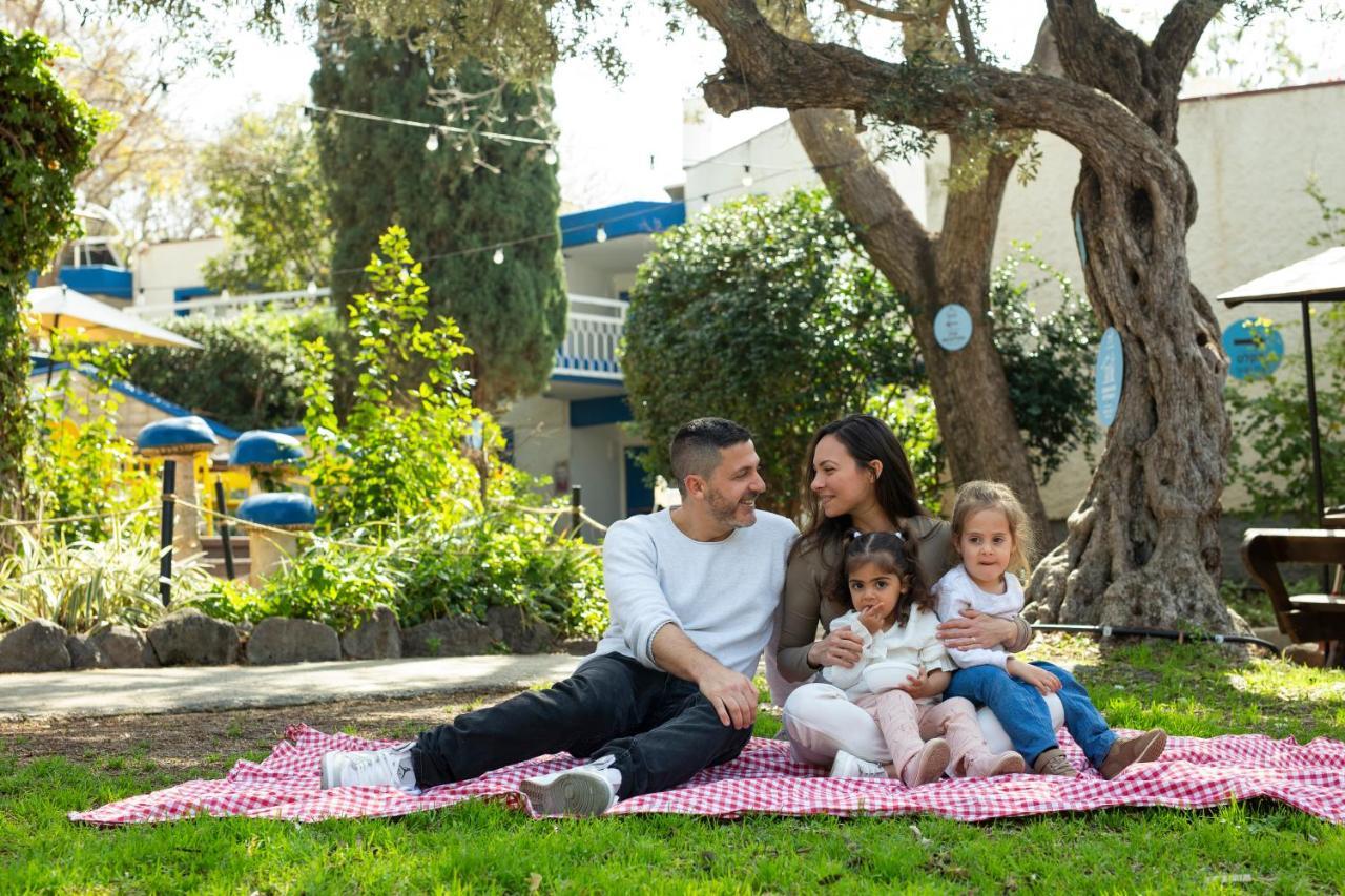 Travel Hotel Gesher Haziv Luaran gambar