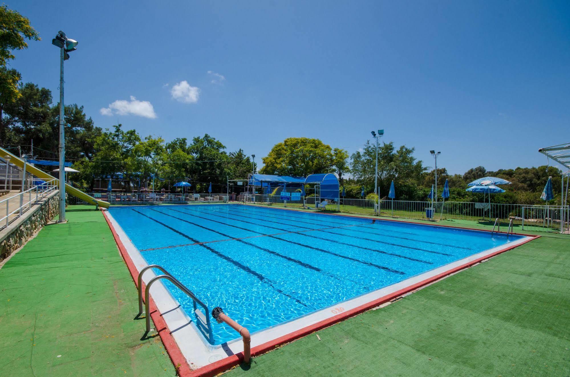 Travel Hotel Gesher Haziv Luaran gambar