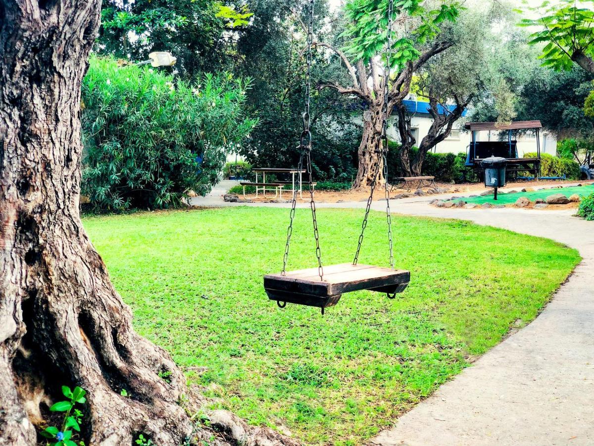 Travel Hotel Gesher Haziv Luaran gambar